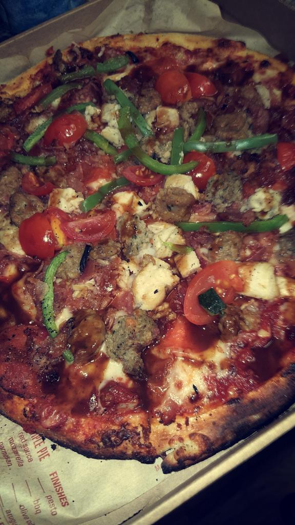 zZaypex's tweet photo. If you have not went to BLAZE pizza today you have no life #ForTheF http://t.co/74bwgSW6xy