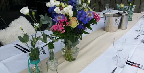 Romantiek aan de waterkant... #huwelijksbootje #feest #wegvanwater skybird.nu/2pV3IP