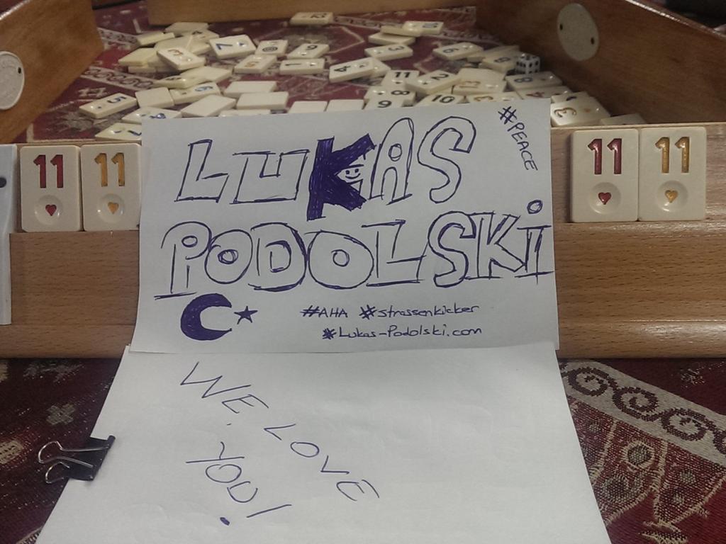 erkantcrl's tweet photo. We love you poldi ! #combom
@Podolski10 http://t.co/bPRykV3rti