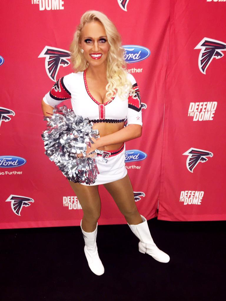 misscayla2213's tweet photo. 3 more days until MNF! We'll be celebrating #50yearsofcheer with alumni cheerleaders! @ATLCheerleaders #falconscheer http://t.co/d3IYyaZhDr