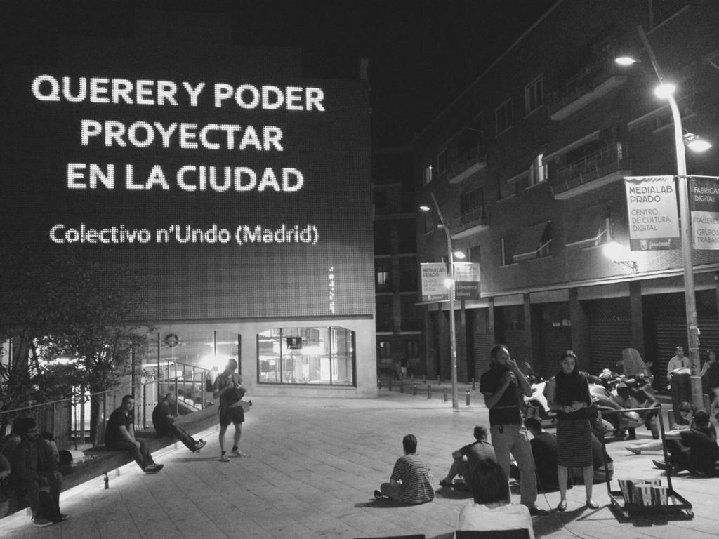 nundo_'s tweet photo. Presentando el proyecto #QPPC en @medialabprado para @Connect_Cities Sobre el uso de pantallas en el #EspacioPublico http://t.co/k7IJrOdoV1