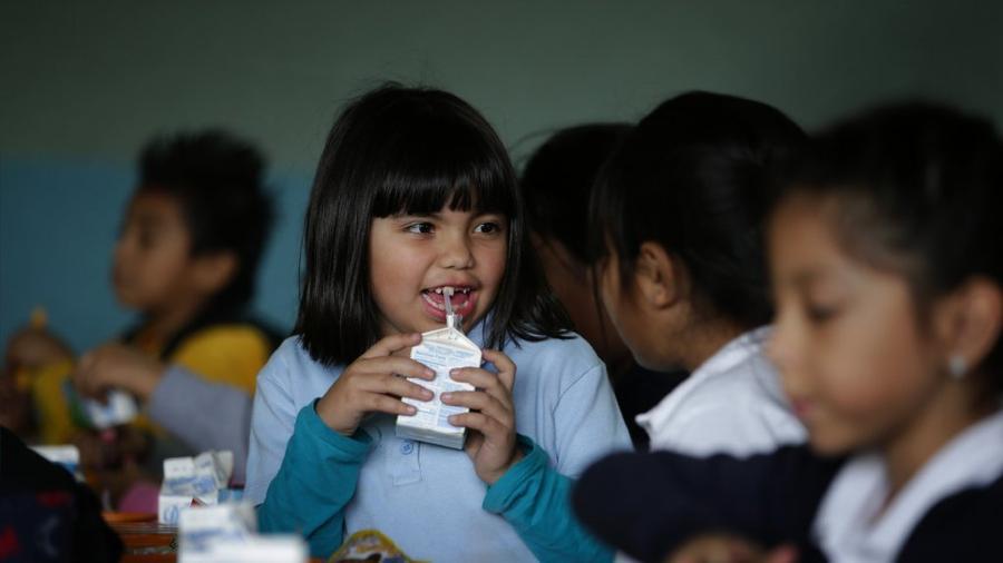 CivilEats's tweet image. In school cafeterias, a longer lunch is a more healthful lunch, study says lat.ms/1Numq79 @latimes
