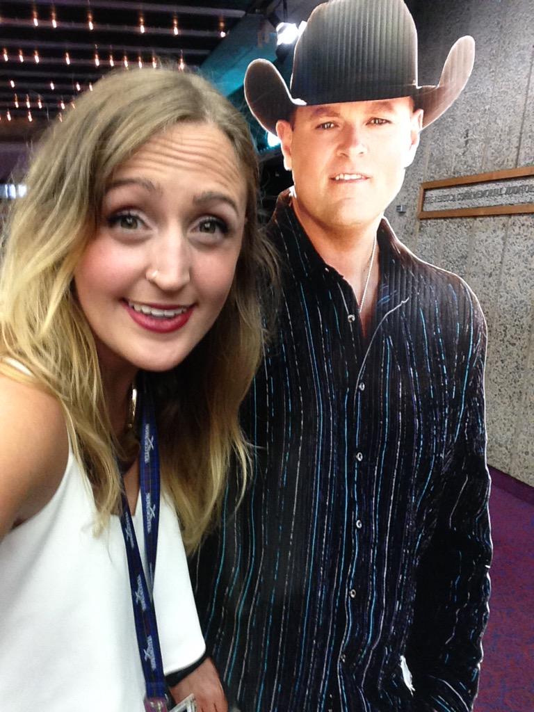 nikkiRYAN_'s tweet photo. Hanging out with (cardboard) @gordbamford before the #CCMAlegends Show when the REAL Gord performs! #CCMA http://t.co/KBCMghT5xF