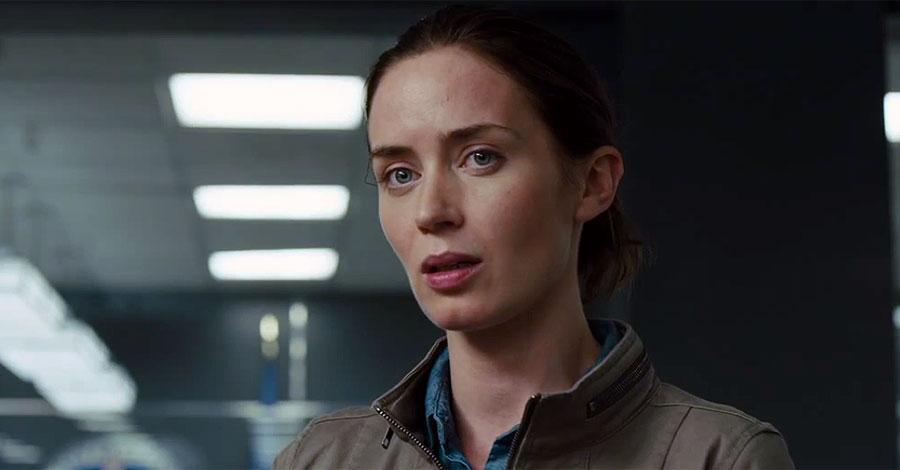 Variety's tweet photo. LIVE stream: Emily Blunt, Benicio del Toro and director Denis Villeneuve discuss "Sicario" http://t.co/n4iAj4IZuX http://t.co/gNbqXv2IFY