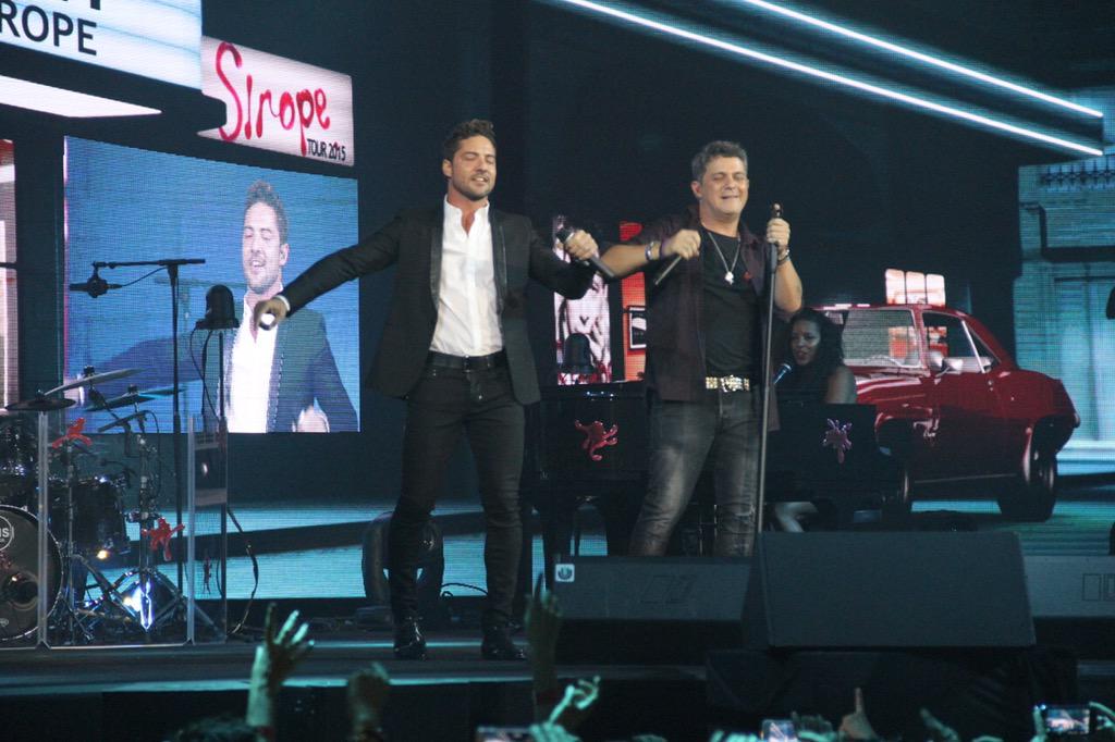 davidbisbal's tweet image. Me Volví a subír al escenario de mi compadre @AlejandroSanz gracias por estas canciones guardadas de recuerdos!!!