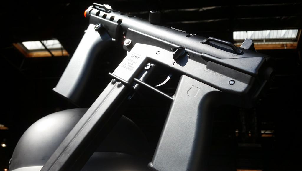 airsoftms's tweet image. The #echo1 #GAT is an awesome lightweight #aeg #smg that comes with two hi cap magazines! Bit.ly/echo1gat
