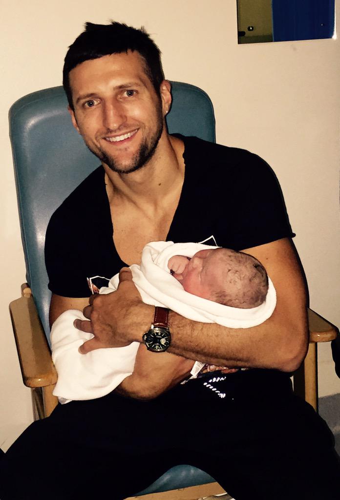Carl_Froch's tweet image. Baby No.3 arrived earlier today, another beautiful girl... weighing in at 9lb 6oz! @rachcordingley so proud of you xx