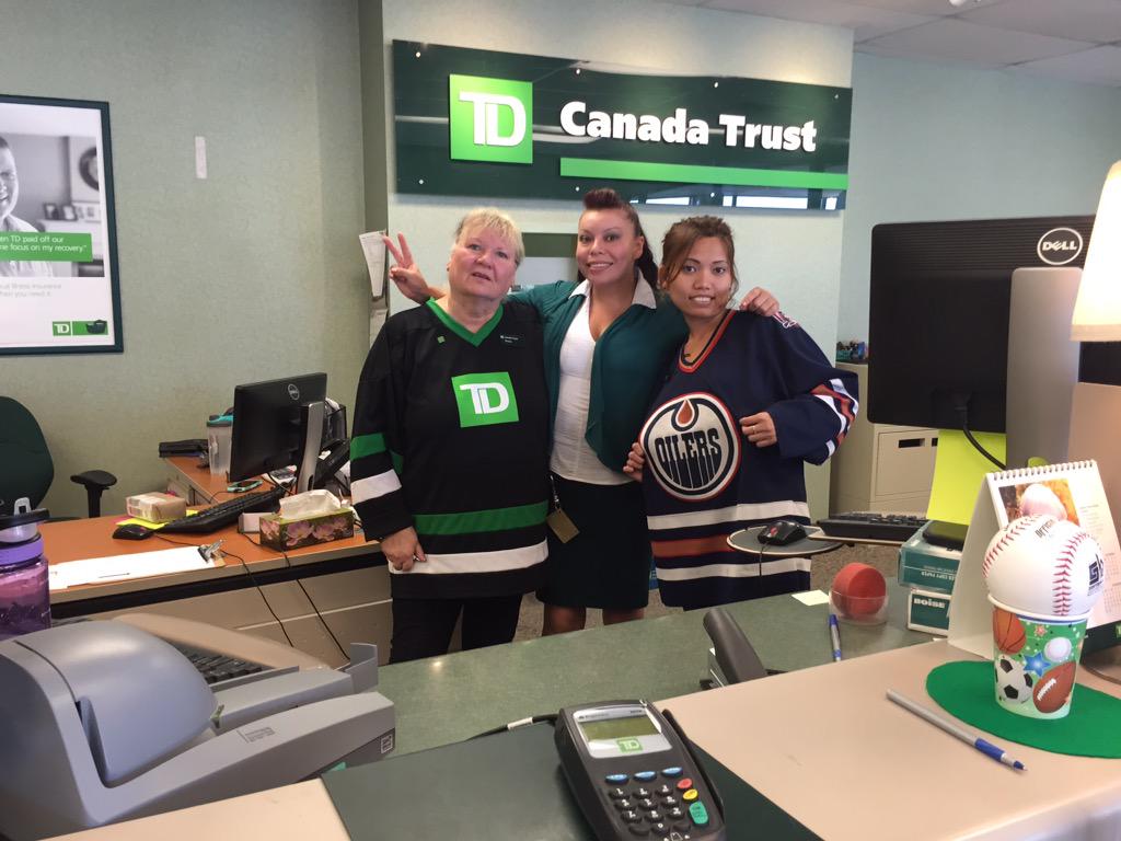 0541Td's tweet photo. Jersey day is definitely a HIT⚾️🏈 #leirevolution @HeatherWagnerTD @JennyLipton_TD @RSobchyshyn @BrianGervais_TD http://t.co/iQrRnUgnq3