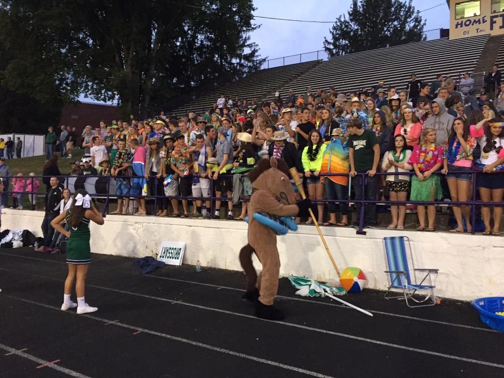 JWeberSports's tweet photo. Homecoming fun @BBHSmustangs @brossart_fball http://t.co/DGmbl22Vkb