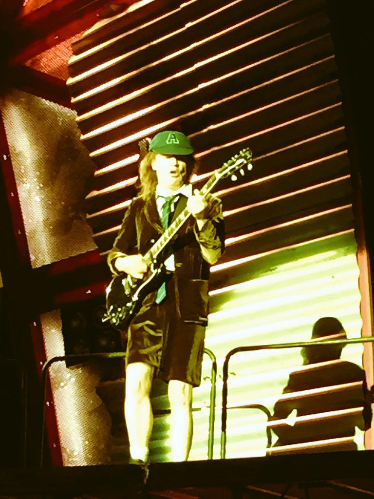 carter_maresh's tweet photo. #RockOrBustWorldTour http://t.co/PwqpcZkmeO