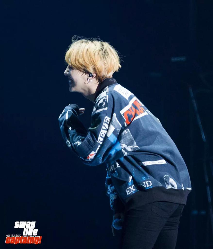 GD_Peru's tweet photo. [HQ] 30.08 #GD @ #MADETOUR en Chongqing, China 🎊🎆🎏 

How shy can be our boy? 😳😳😳💙😆

© CaptainG http://t.co/ZUzLqbSkQl