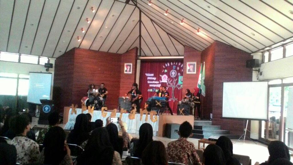 Skrg ada penampilan yg super kece dr <a href="/eXplorasi_/">eXplorasi percussion</a> loh di @kpm_garang