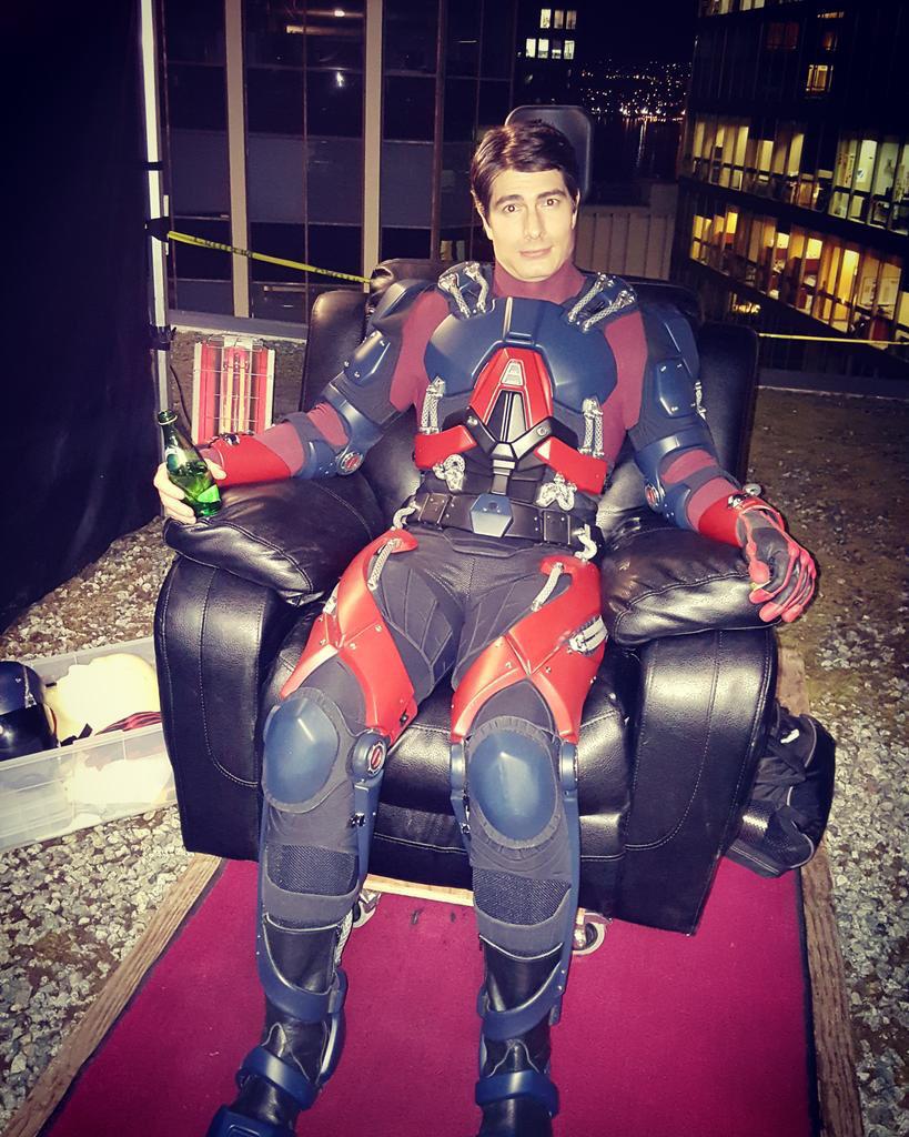 TheAtomCW's tweet photo. Say hello for #TheAtom @BrandonJRouth first day for #LegendsOfTomorrow RT http://t.co/7AOJTQZiV2