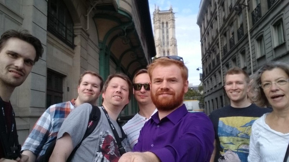 andersems's tweet image. Must be famous! #vismainparis #27