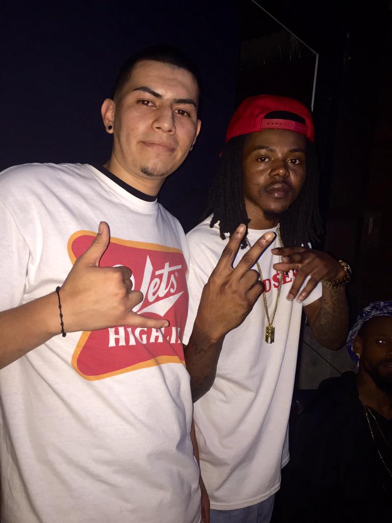 Chori_805's tweet photo. #TheKennerLoopTour βοΈ.
@young_roddy http://t.co/n7LaTKYK6c