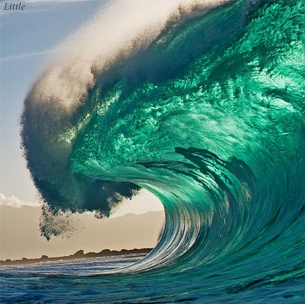 NationalGeograC's tweet photo. Las poderosas olas de Hawai http://t.co/W5bqTCju6I