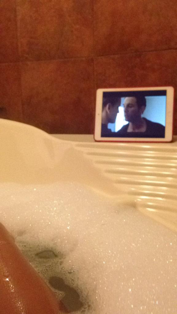 chelinhighheels's tweet image. Bubble bath and true detective because I came home from work sick 😣😷😢😤 #residentproblems