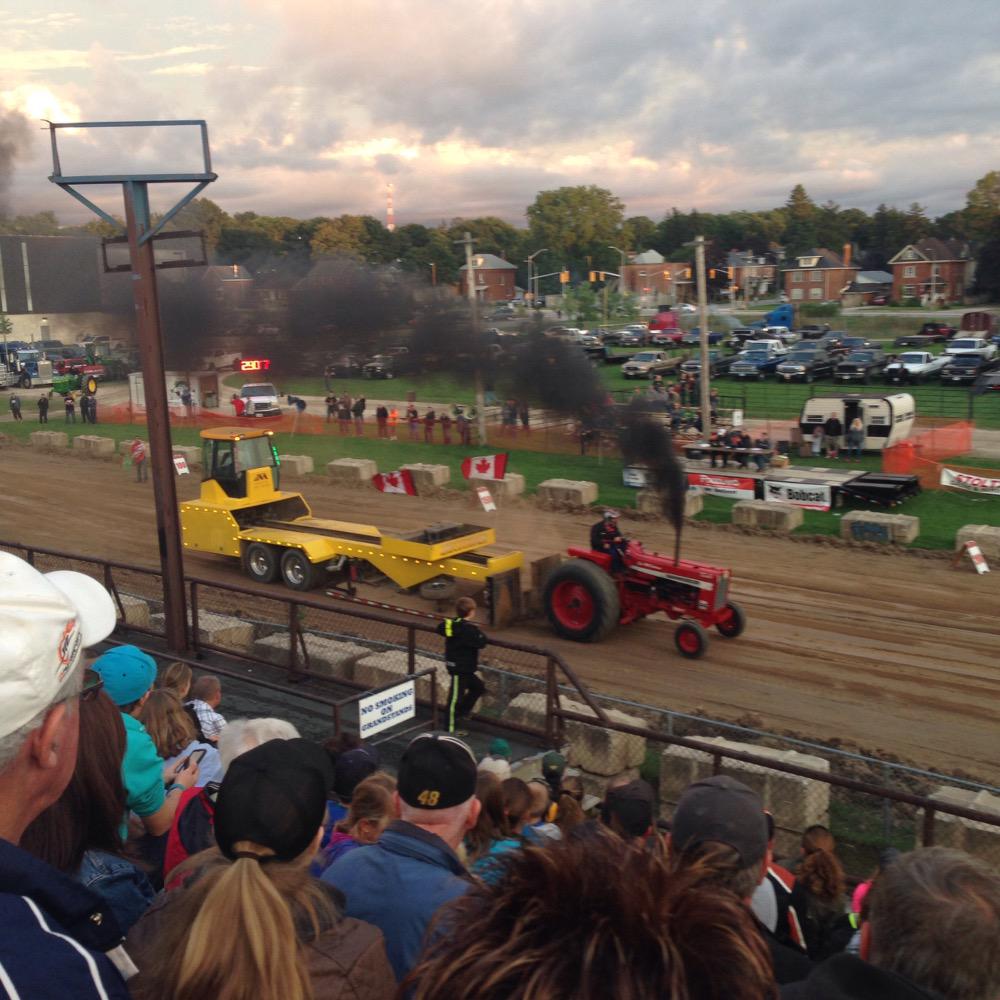 akared_head's tweet photo. Long day, but a great way to end it!! #fallfairseason #owensound http://t.co/B02GXkoceL