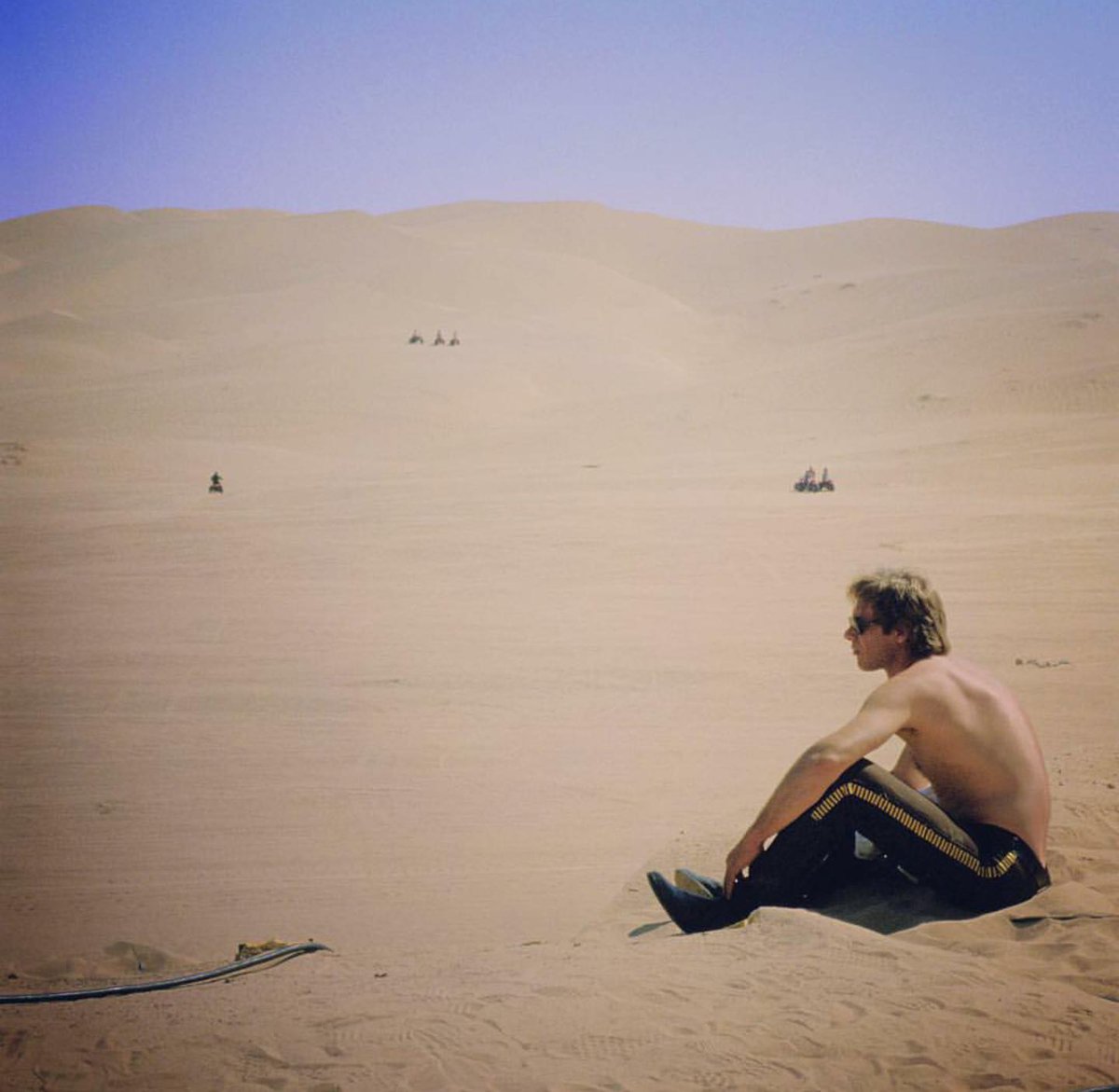 HistoryInPics's tweet photo. Harrison Ford taking a break on the set of Return of the Jedi, 1982. http://t.co/DGZpMveYW2