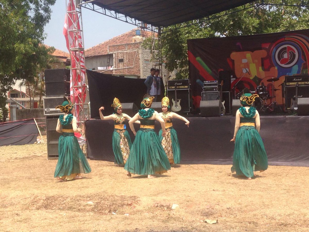 Penampilan kelima dari tari Lokahyang UPI Sumedang😊