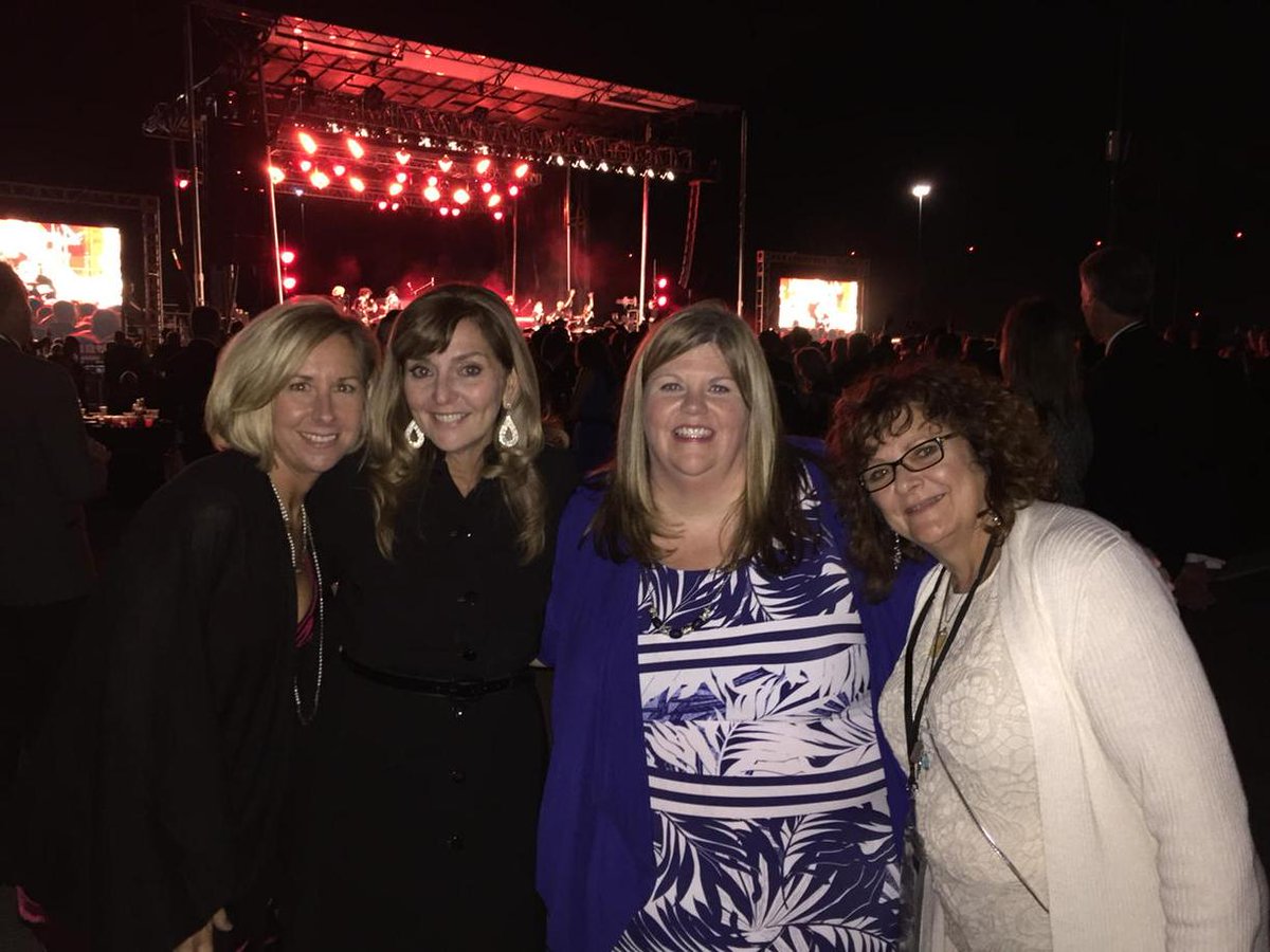 KUHospitalNews's tweet image. #treadsandthreads best party ever!