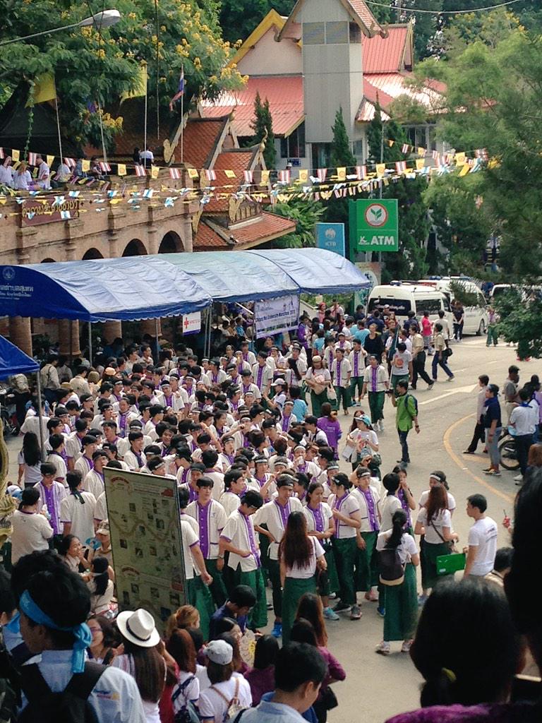 คณะแพทย์มาถึงดอยสุเทพแล้ว
ปีนี้หมอวิ่งนะเออ หมอเคนหล่อมาก #ทีมมช #รับน้องขึ้นดอย