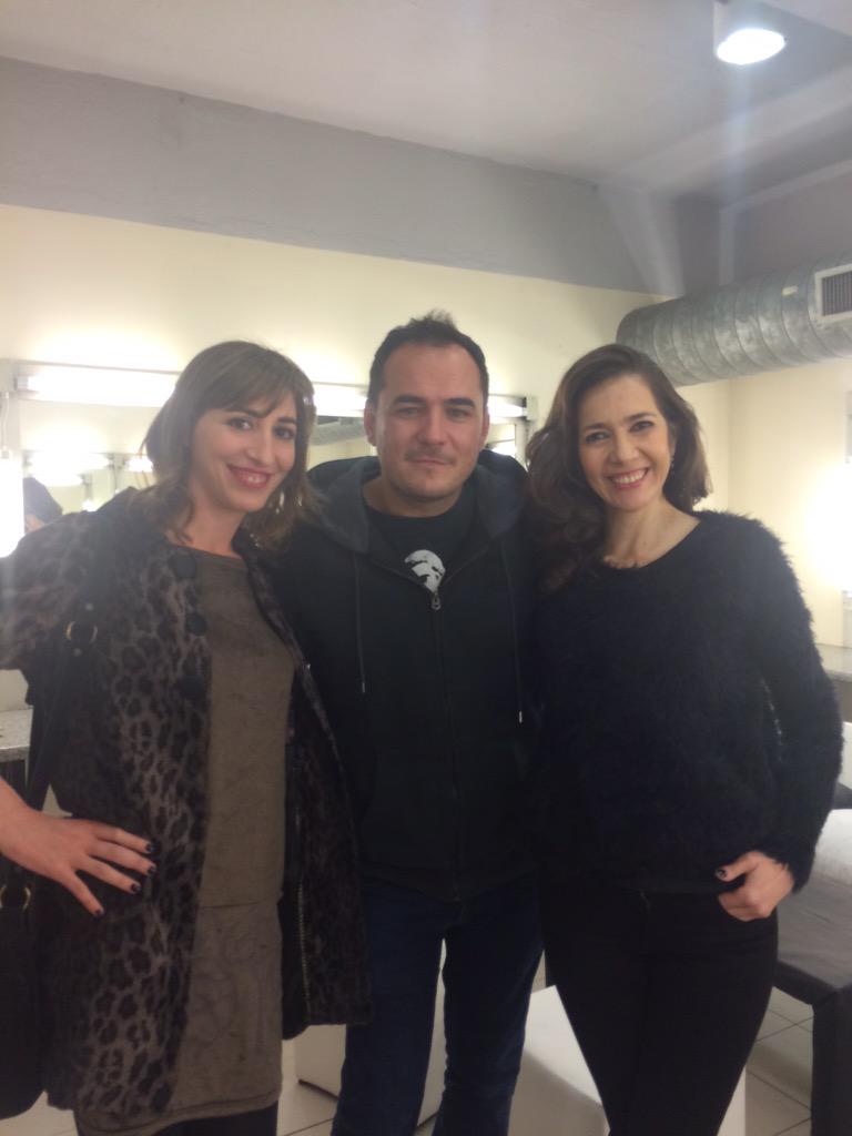 Cris_noticias's tweet photo. Las chicas del telediario saludamos a @SerranoIsmael luego de verlo dar todo en el escenario. Aplausos! C @gisebu http://t.co/TWFgId8AAE