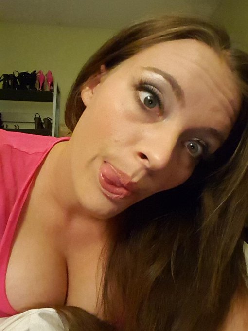 Bout to go to my first and probably only drag show bahaha http://t.co/0Y2qMpF3Rn