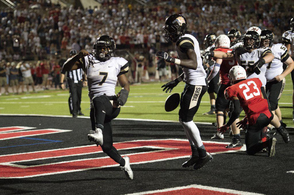 TWSportsExtra's tweet photo. Jamall Shaw, Broken Arrow battle to OT road win against Coppell, Texas http://t.co/7uLZRx09nP #okpreps http://t.co/K6djRScajJ