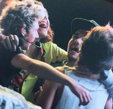 theguysofmylife's tweet photo. SON NUESTRA FELICIDAD, NO LOS LASTIMEMOS, SEAMOS UNA FAMILIA UNIDA Y FUERTE QUE ESTÁ CON 1D SIEMPRE! #freedirection http://t.co/SFF8PXnCKQ