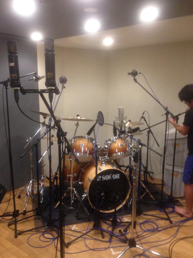 uchikubigokumon's tweet photo. さあ今日明日で、打首獄門同好会のレコーディングは後半戦の山場を迎えております。この間、きっと誰かが倒れます。メンバーおよびエンジニアお菊さんの励ましのFAXはFOFTOOサウンドラボ 03-6276-3765 まで！（マジで届きます） http://t.co/vW8PRIVJ7g
