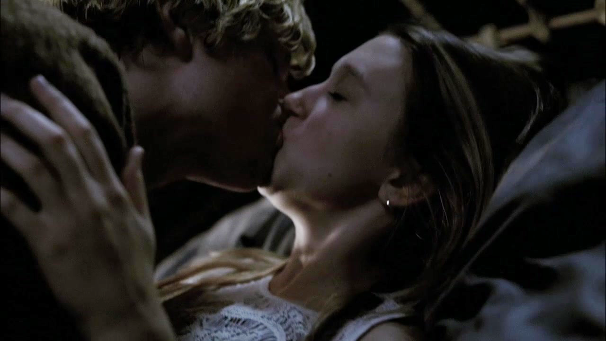 faveship's tweet photo. tate and violet - american horror story http://t.co/vPl3Ici3m7