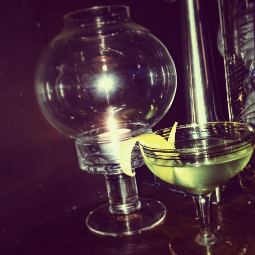 #greenstreak #chartreuse #chartruthordare <a href="/chartreuseliq/">Chartreuse</a> Gin, Kümmel, Green Chartreuse &amp; Orange Bitters... #delicious