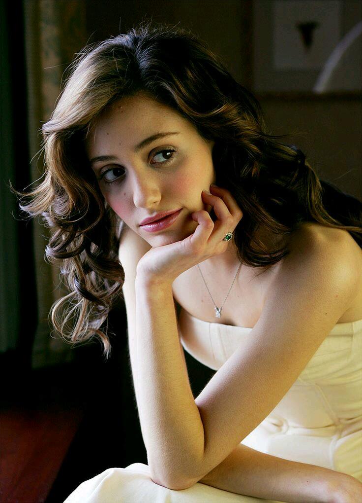 Muchas felicidades a la dulce belleza de Emmy Rossum que hoy cumple 29 años
Happy birthday ! 