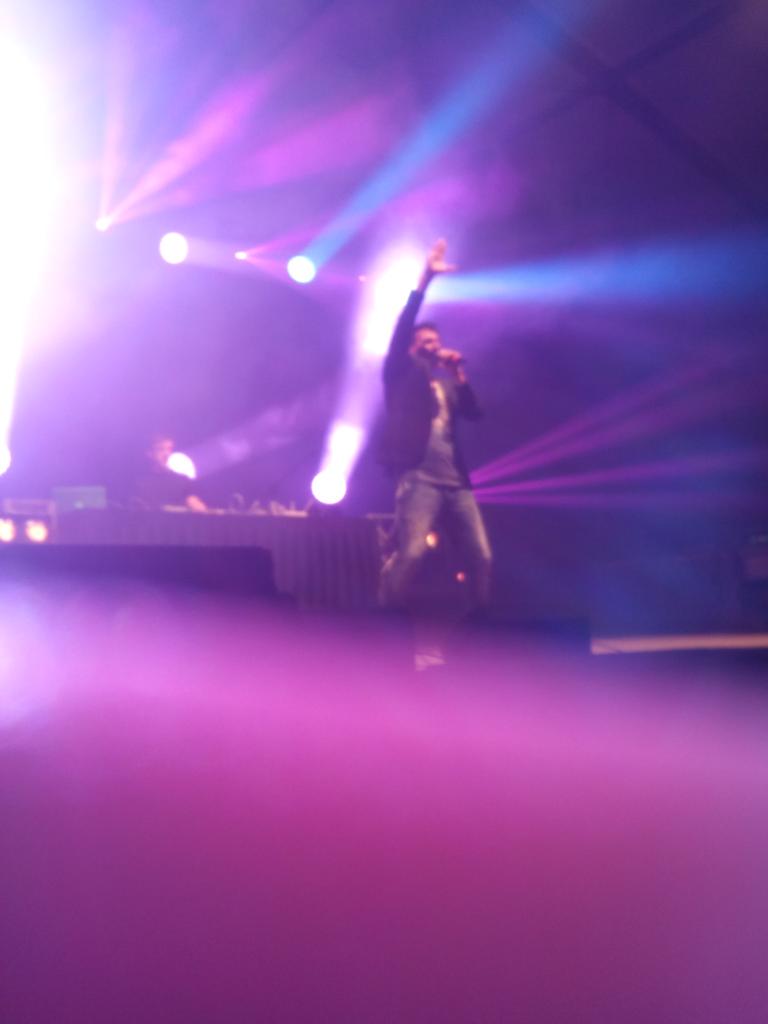 Criistiinaa_93's tweet photo. #RomanticoLatino en #Alcañiz @RomanticoLatin1 http://t.co/nl6LgMgbFp