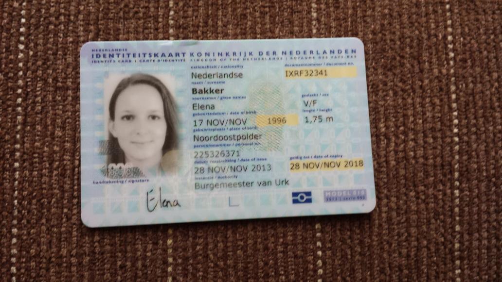 DerrekienenJan's tweet photo. Wie kent deze jongedame? Wij hebben namelijk wat spullen gevonden van haar @verlorenopurk http://t.co/Op3QmbvRZH
