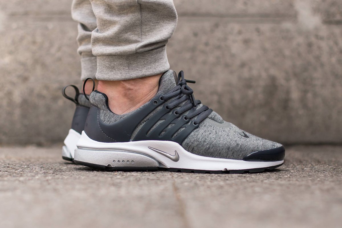 nike presto fleece black