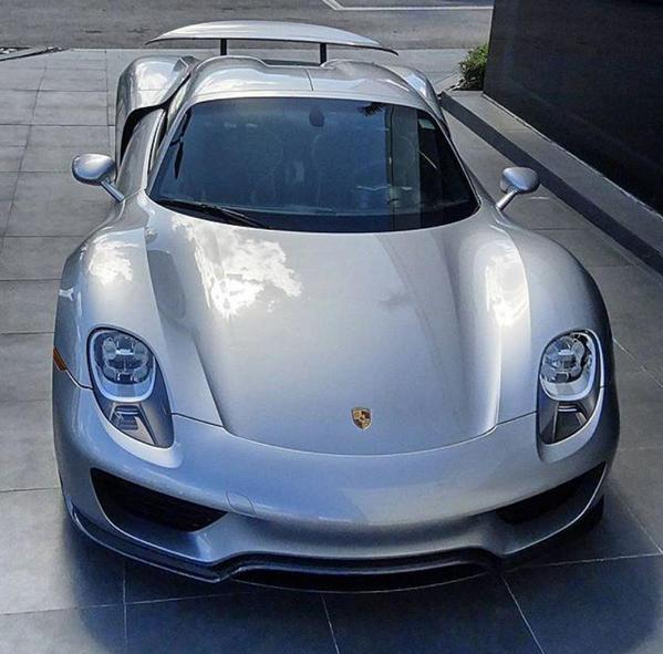 CarSwapMe's tweet photo. Porsche 918 😊 http://t.co/lFUDW7Osu7