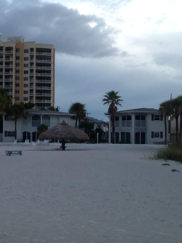 brumaybe's tweet photo. Our place is next to the Ritz and closer to the beach http://t.co/eba8BHy2T2