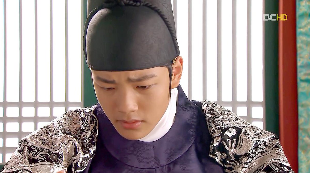sunNmoon_Hwon's tweet photo. 물러가라 하였다. - 2화 中 http://t.co/3rJkFC0kGL
