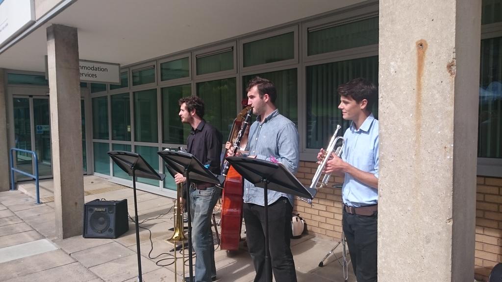 UniSurreyEvents's tweet image. #Surreyopenday Come see the band. Now playing in the Amphitheatre
