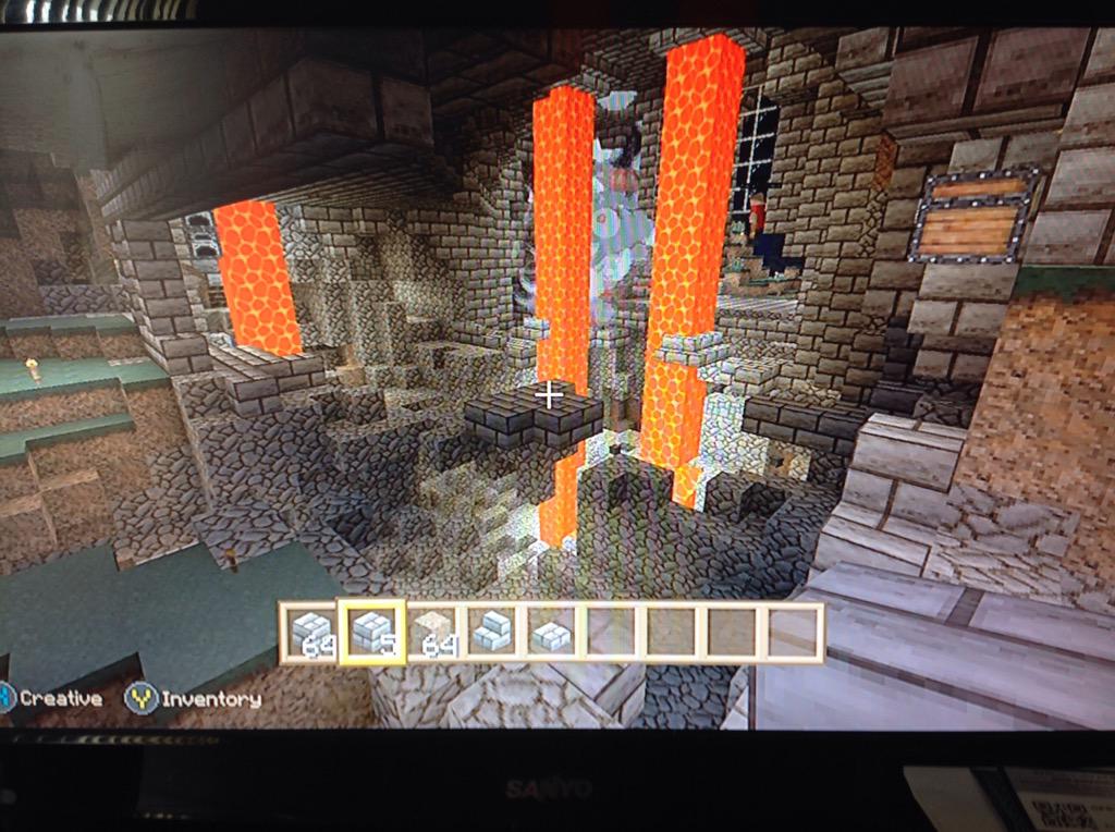 CLaRkMC_'s tweet image. This was Voxcaste house then he blew up half of mine @Jackerax_