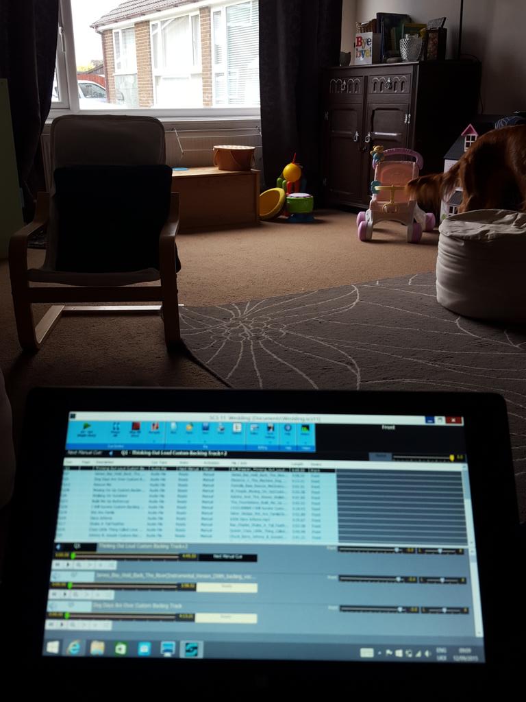 KathyAndeSinger's tweet image. Getting tonight's set list ready for @calistacafebar warm up for Lady Gaga.