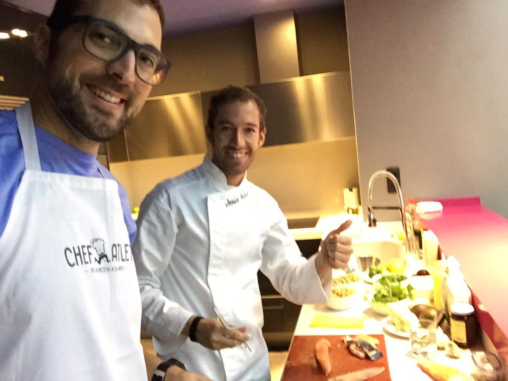 chefatleta's tweet photo. Todo listo para el showcooking con @ajearagon en @ClinicaPodium ;) #ClubAJErunning http://t.co/KiWgGkHrxm
