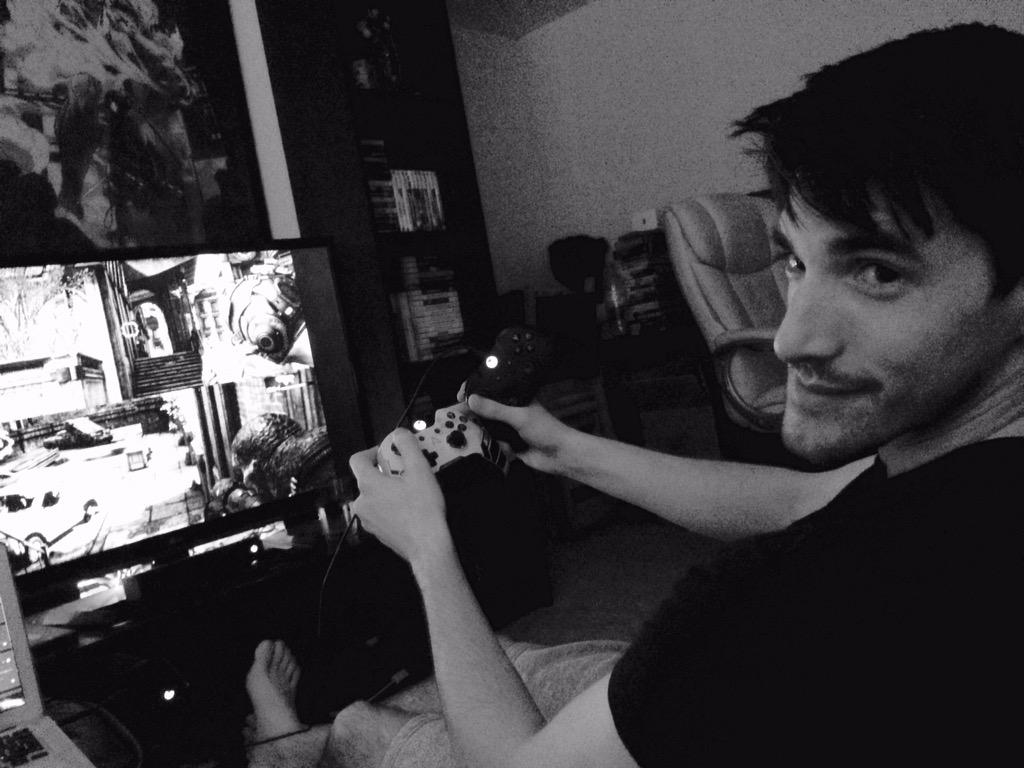 ljvids's tweet image. #CWU ... Last night Luke and James worked effortlessly shooting more Cogs War. #cogswar  #machinama #ljstudios