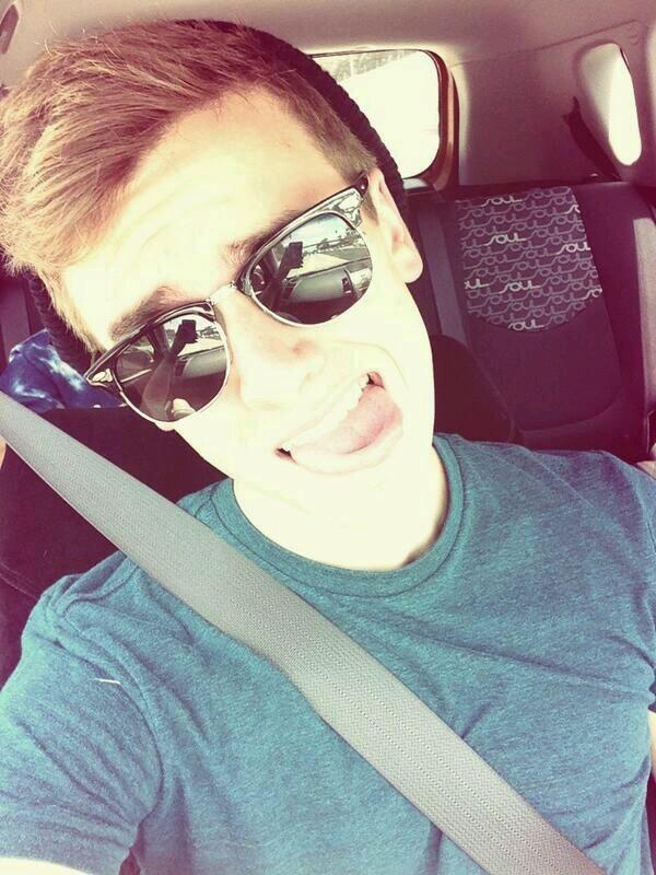 Happy birthday Connor franta thanks for all the videos its so beautiful  