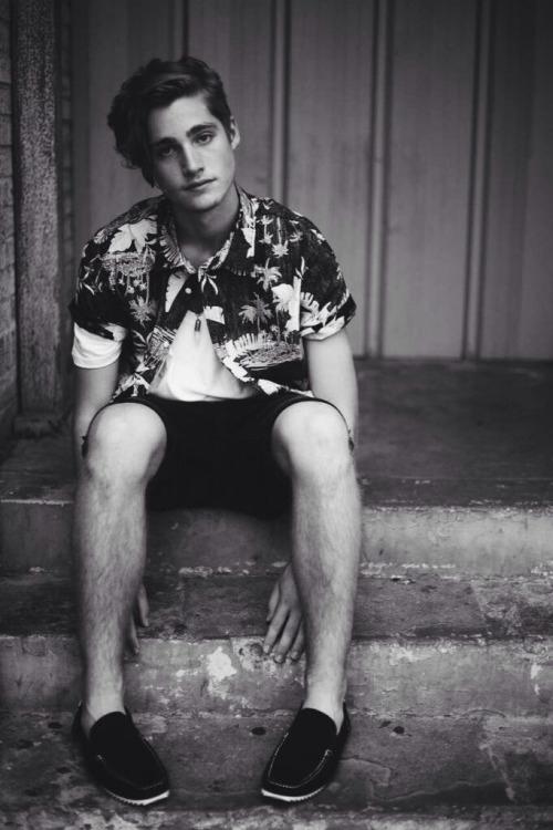 NotWerewolf_'s tweet image. Hola, ayudarme a escoger FC Rt; Danny               Fav; Benn