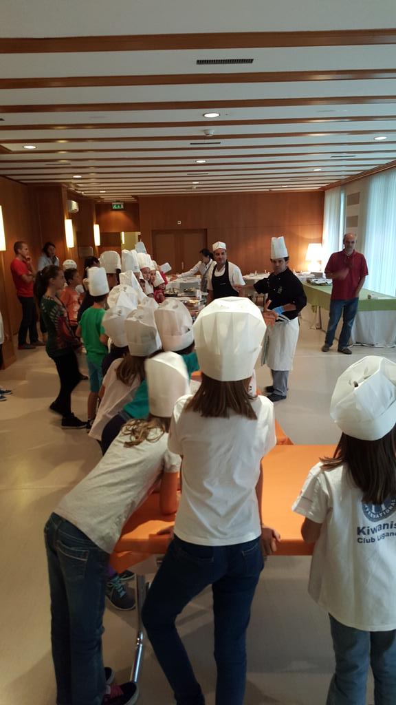 atedIctTicino's tweet image. #ated4kids prendi i ragazzi e mettili in cucina ed è subito tanto divertimento ☺#CoderdojoTicino @CoderDojo