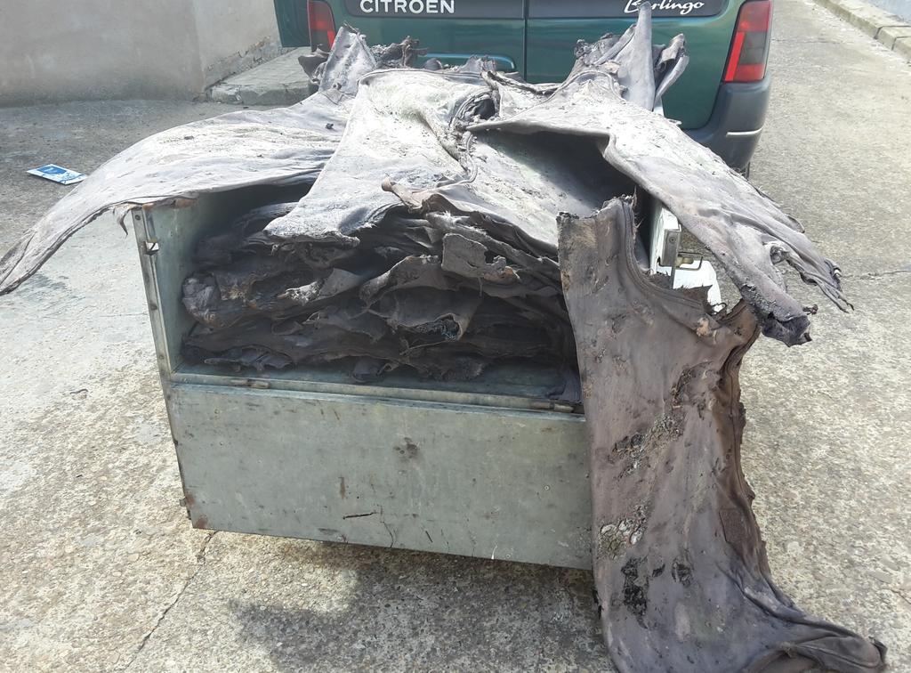 rubensancirilo's tweet photo. Ya tengo en casa este bien tan preciado, los Pellejos para #ElVitor2015 http://t.co/pAD6pEYPcl