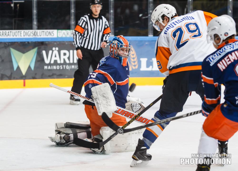 mkylmaniemi's tweet photo. Rautiainen vs. Rautiainen. Rautiainen vei pidemmän korren. #Tappara #KiekkoVantaa #Ajunnut http://t.co/xUs594wssV
